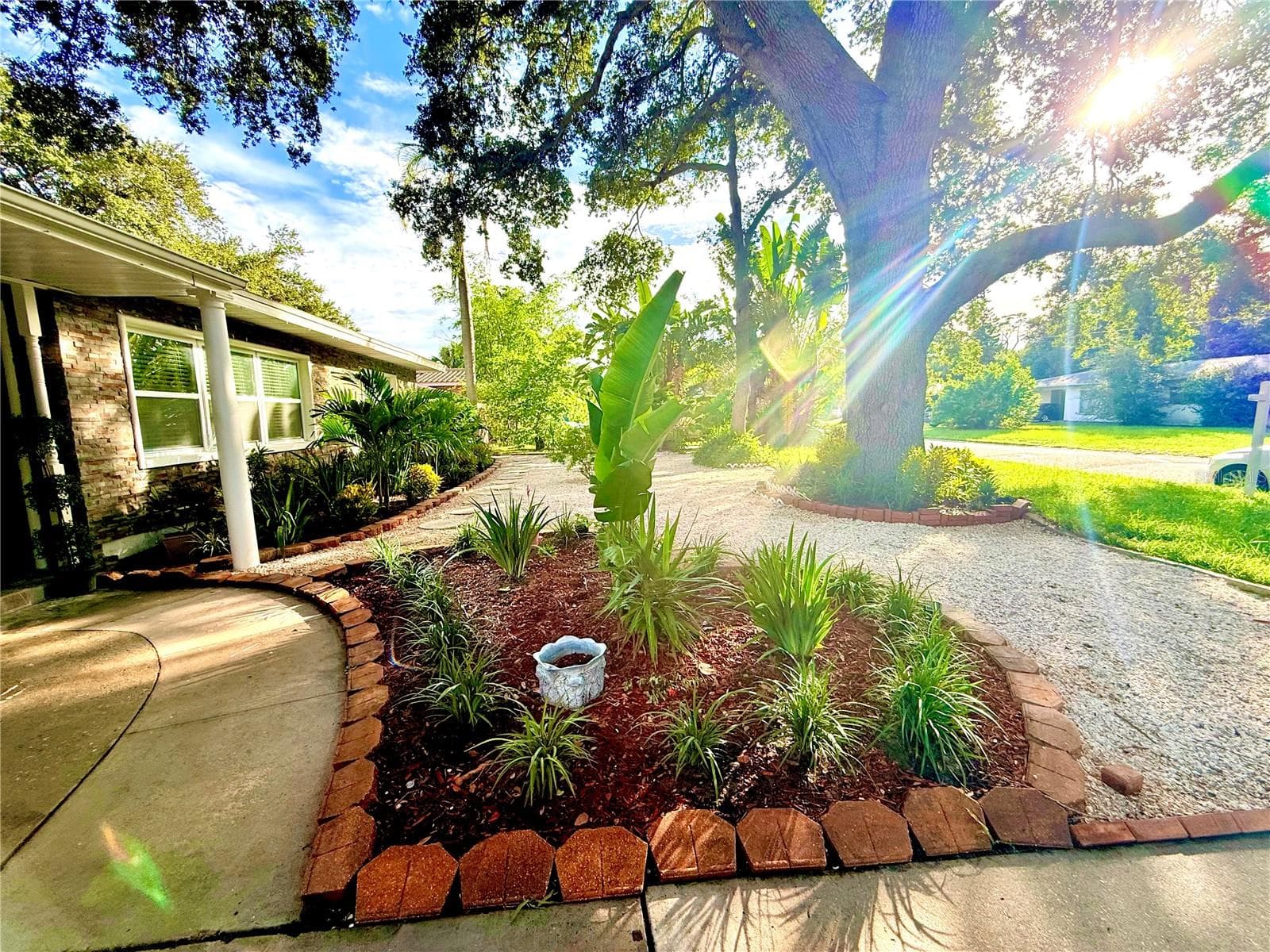 Single Family Residence at 1557 ROBINSON DR N, ST PETERSBURG, photo 5 of 45