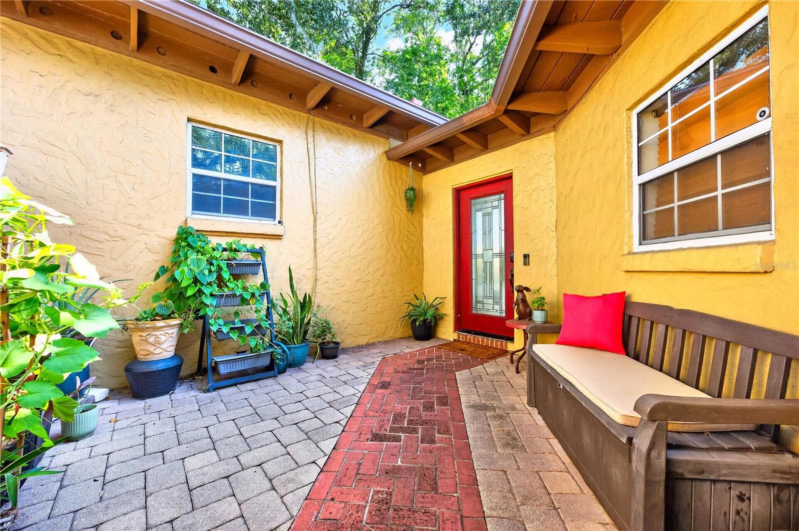 Single Family Residence at 1835 OAK LN, ORLANDO, photo 2 of 62
