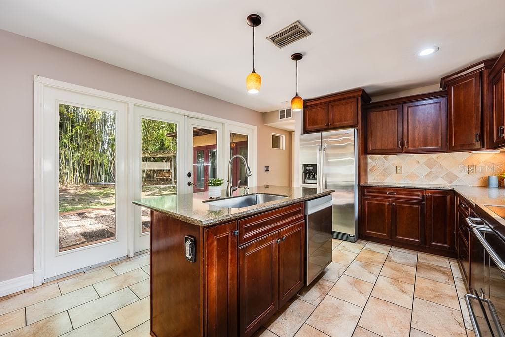 Single Family Residence at 1835 OAK LN, ORLANDO, photo 7 of 62