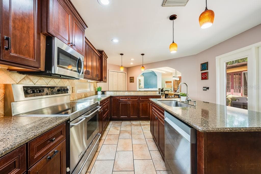 Single Family Residence at 1835 OAK LN, ORLANDO, photo 18 of 62