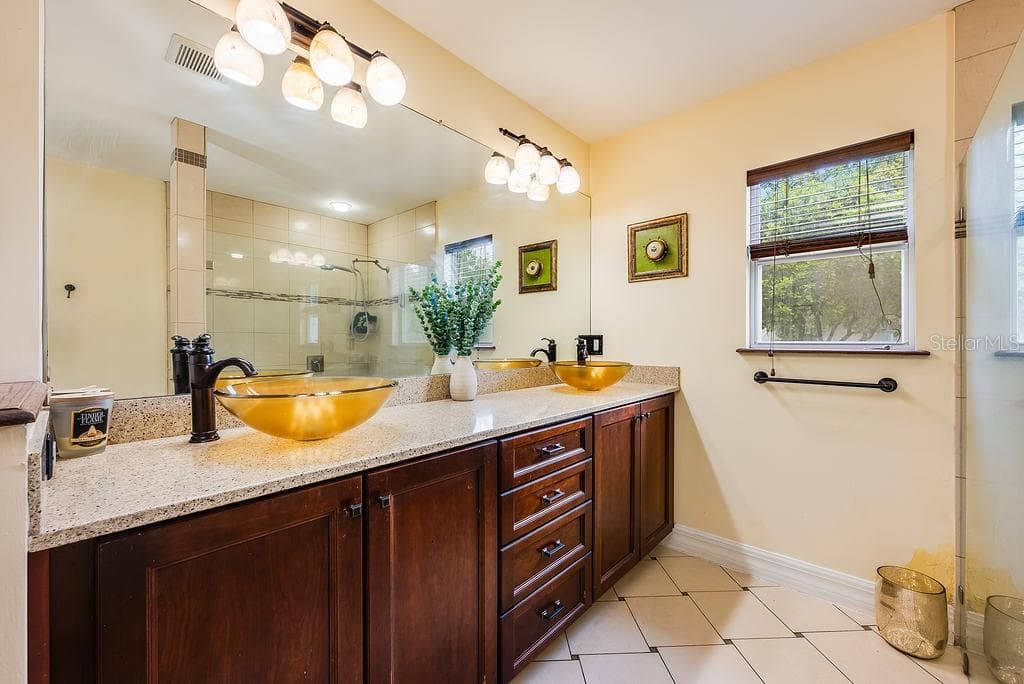 Single Family Residence at 1835 OAK LN, ORLANDO, photo 23 of 62