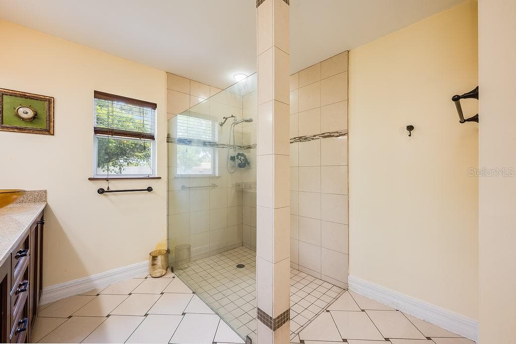 Single Family Residence at 1835 OAK LN, ORLANDO, photo 24 of 62