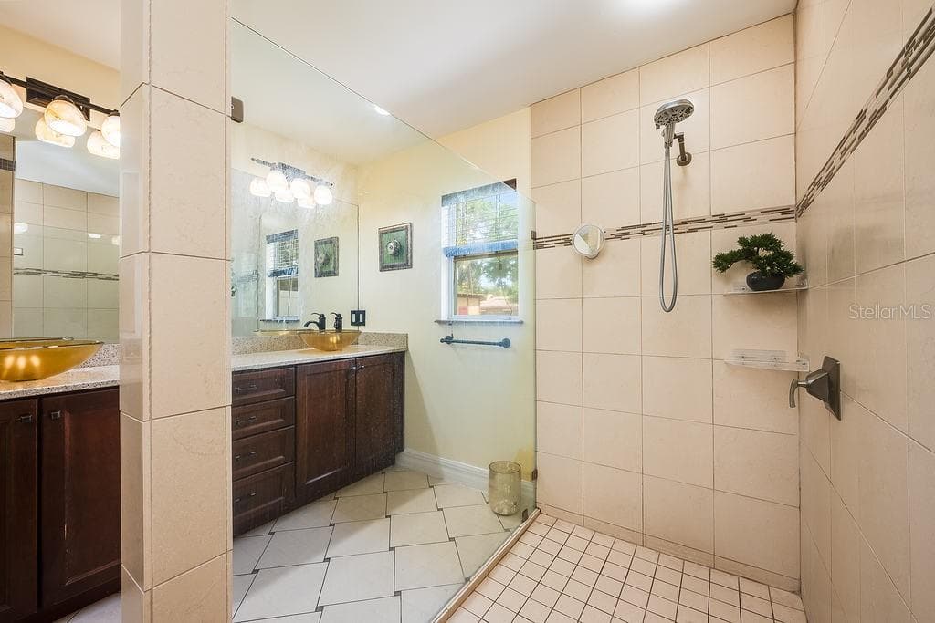 Single Family Residence at 1835 OAK LN, ORLANDO, photo 25 of 62