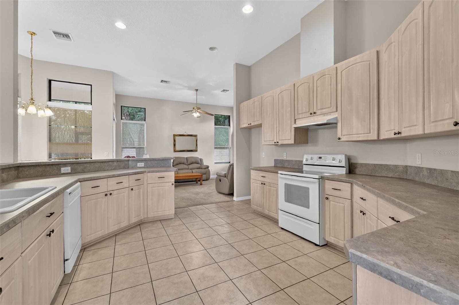 Single Family Residence at 5925 BAG PIPE PL, LEESBURG, photo 12 of 48