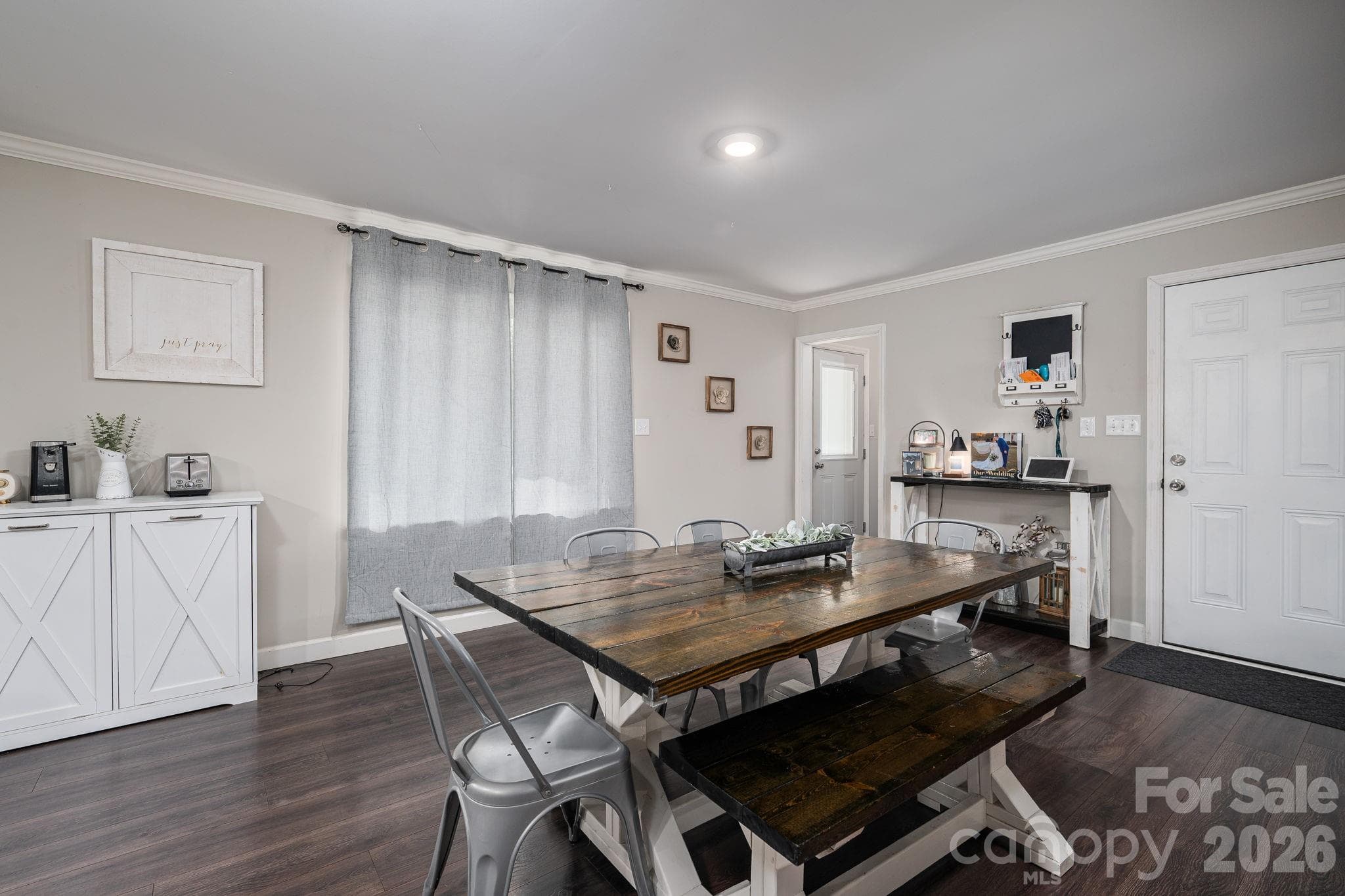Dining area as an extension of the kitchen - 1718 Woolie Road, Lincolnton