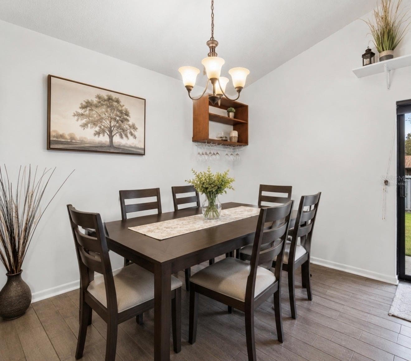 This photo has been virtually staged. - 1932 GREGORY DR, TAMPA