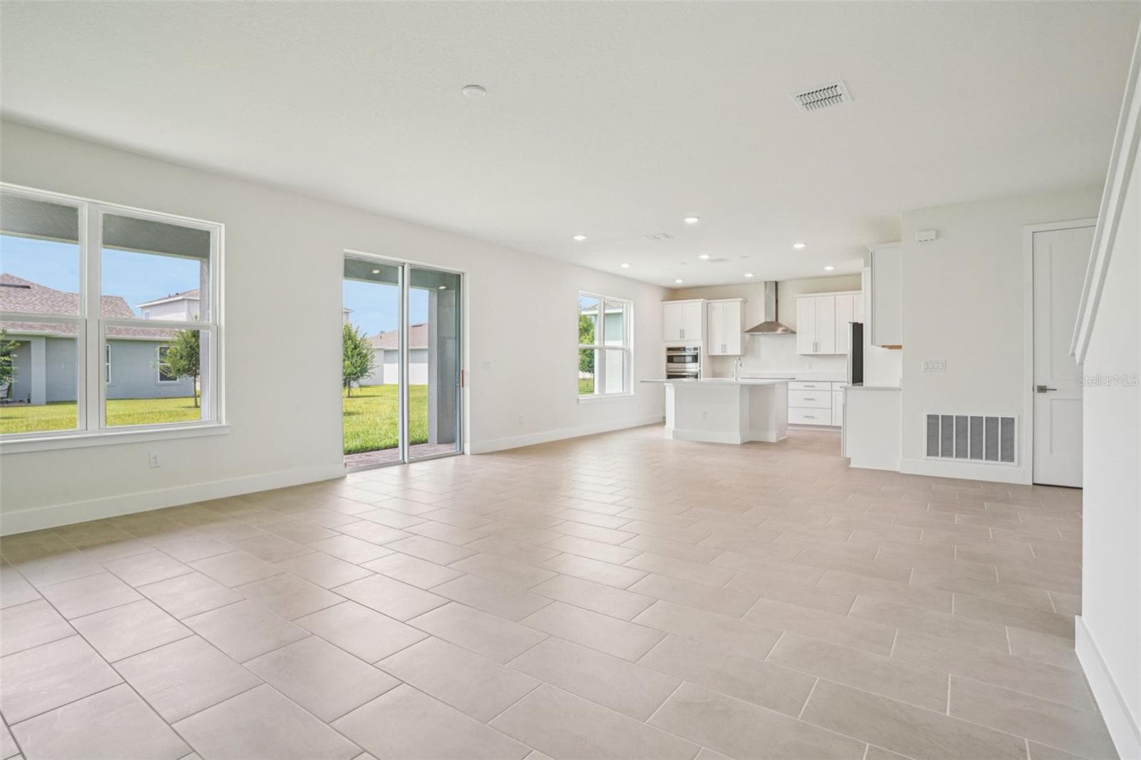 Single Family Residence at 30333 EMERALD FOREST DR, MOUNT DORA, photo 9 of 39