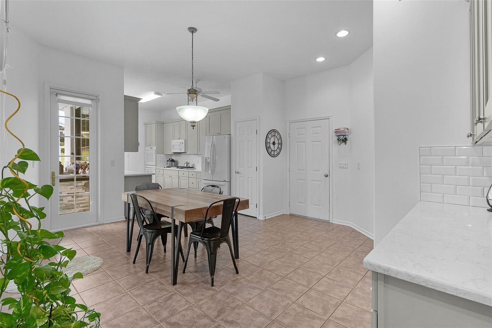 Eat in Kitchen - 39407 TREELINE DR, LADY LAKE