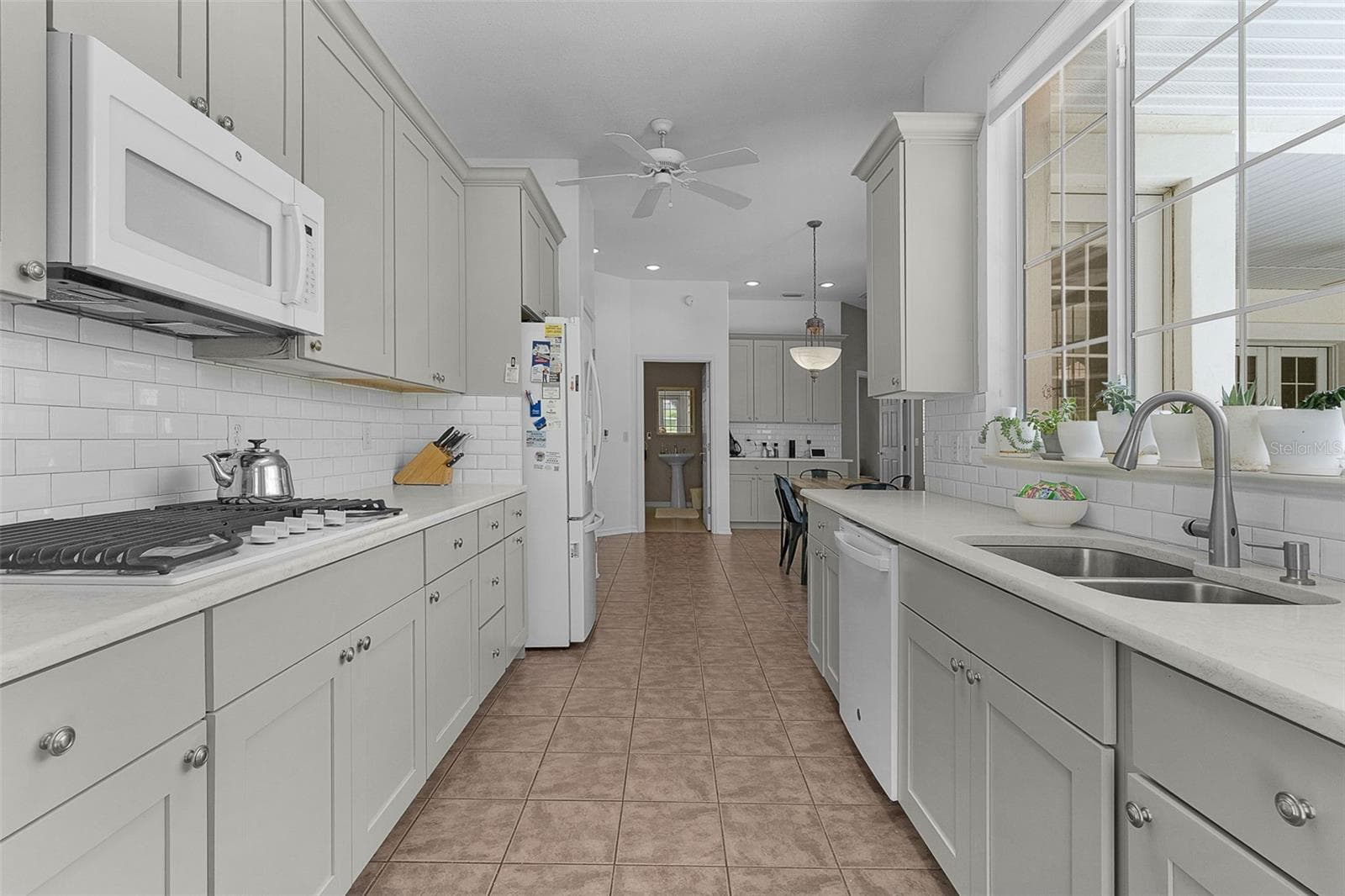 Kitchen - 39407 TREELINE DR, LADY LAKE