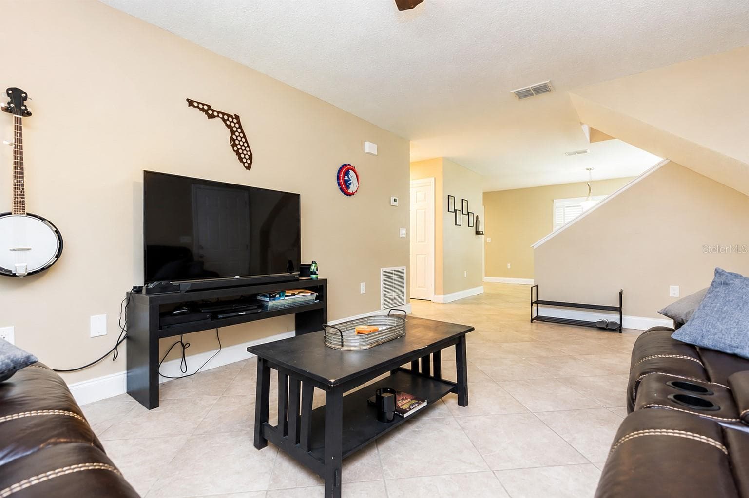 Single Family Residence at 7504 GADSDEN DRIVE, TAMPA, photo 4 of 15