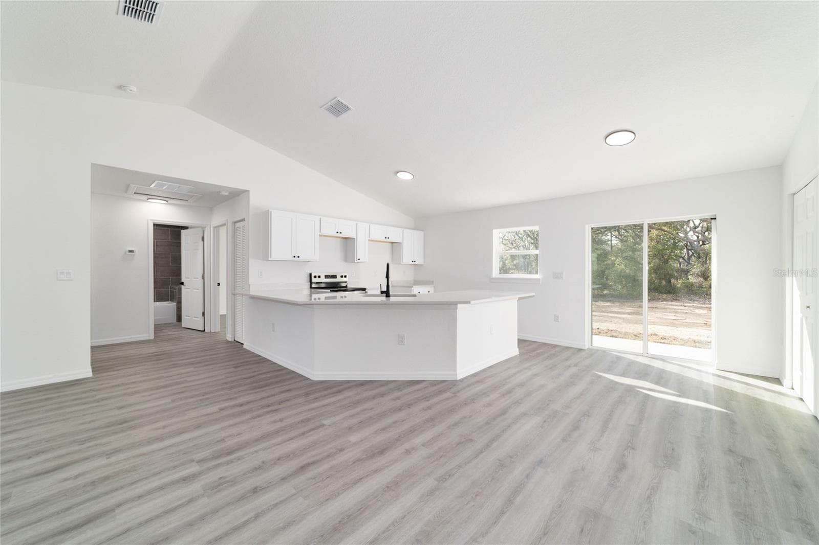Single Family Residence at 24492 NW HEMLOCK AVE, DUNNELLON, photo 28 of 48