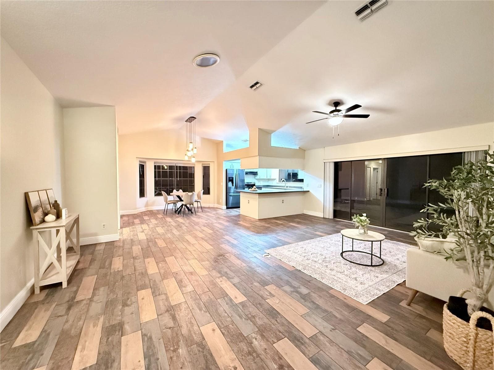 Single Family Residence at 3530 W COGWOOD CIR, BEVERLY HILLS, photo 6 of 69