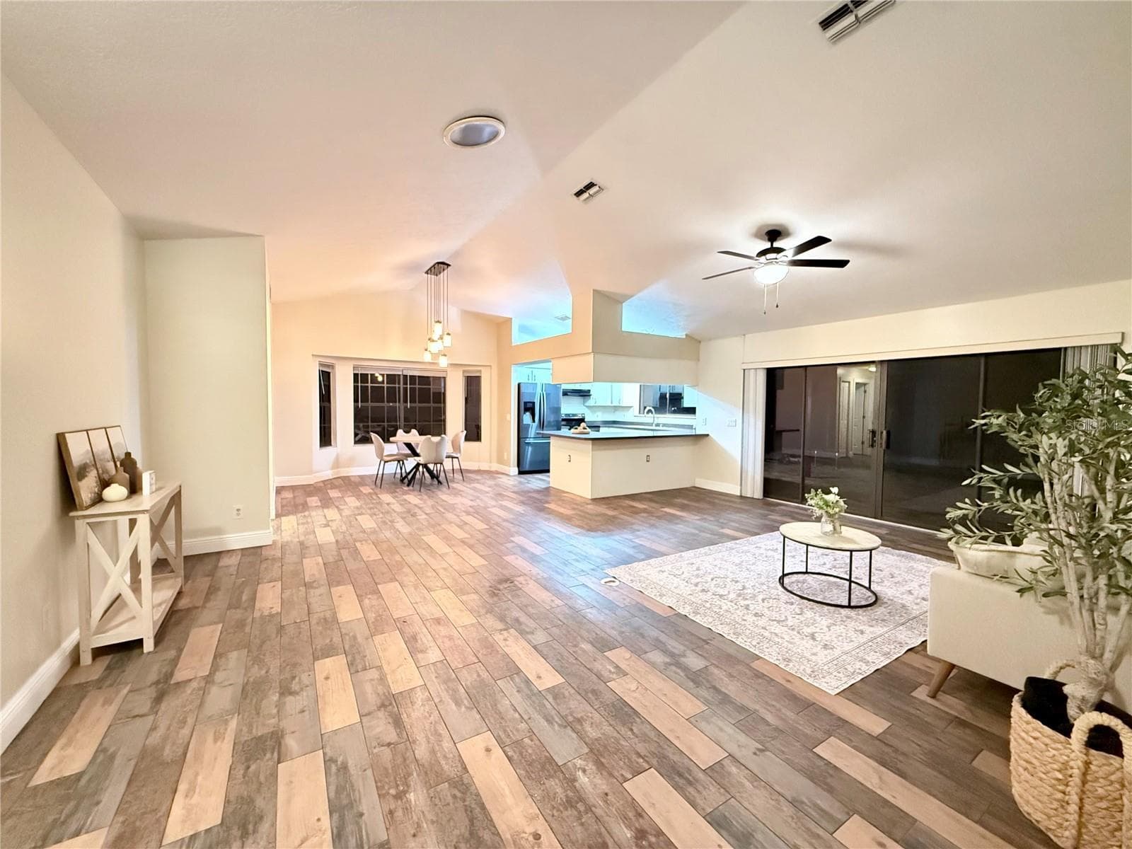 Single Family Residence at 3530 W COGWOOD CIR, BEVERLY HILLS, photo 7 of 69