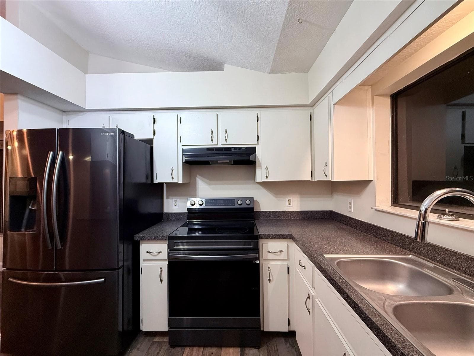 Single Family Residence at 3530 W COGWOOD CIR, BEVERLY HILLS, photo 15 of 69