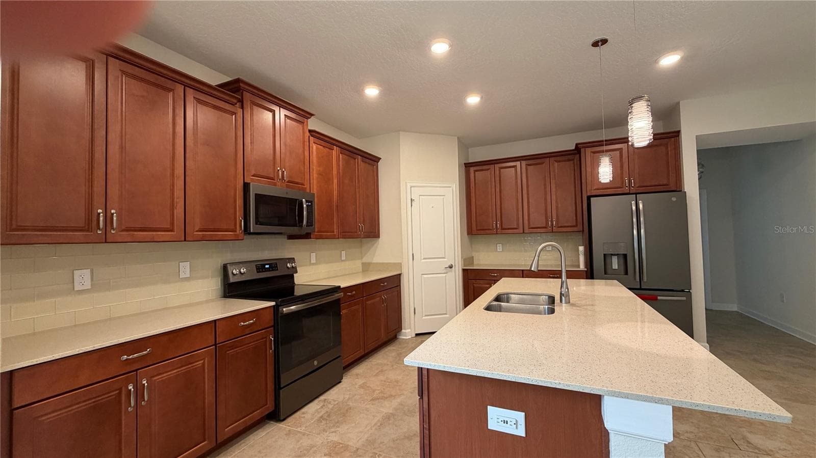 Single Family Residence at 383 BRUNSWICK DR, DAVENPORT, photo 14 of 39