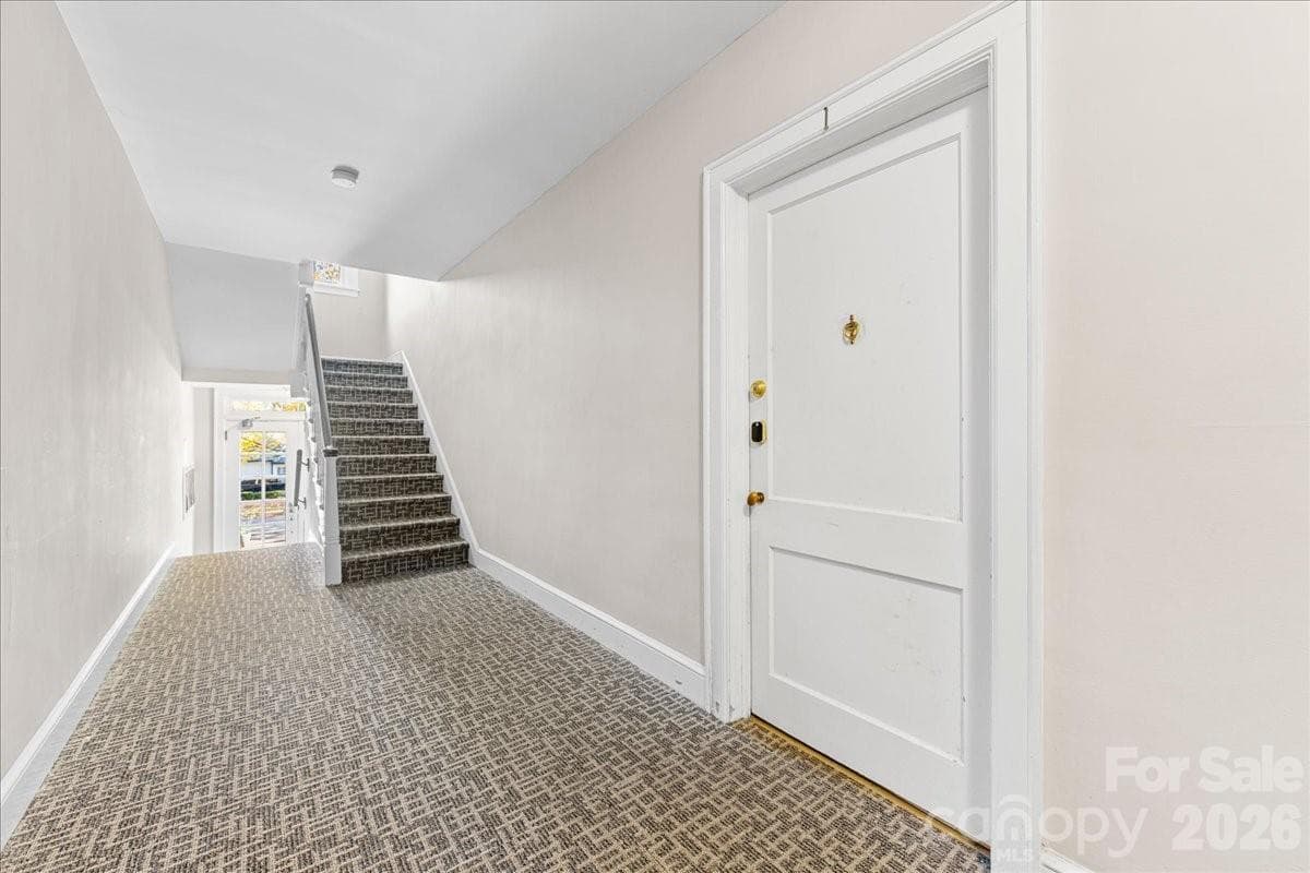 Condominium at 2300 Roswell Avenue, Charlotte, photo 4 of 34