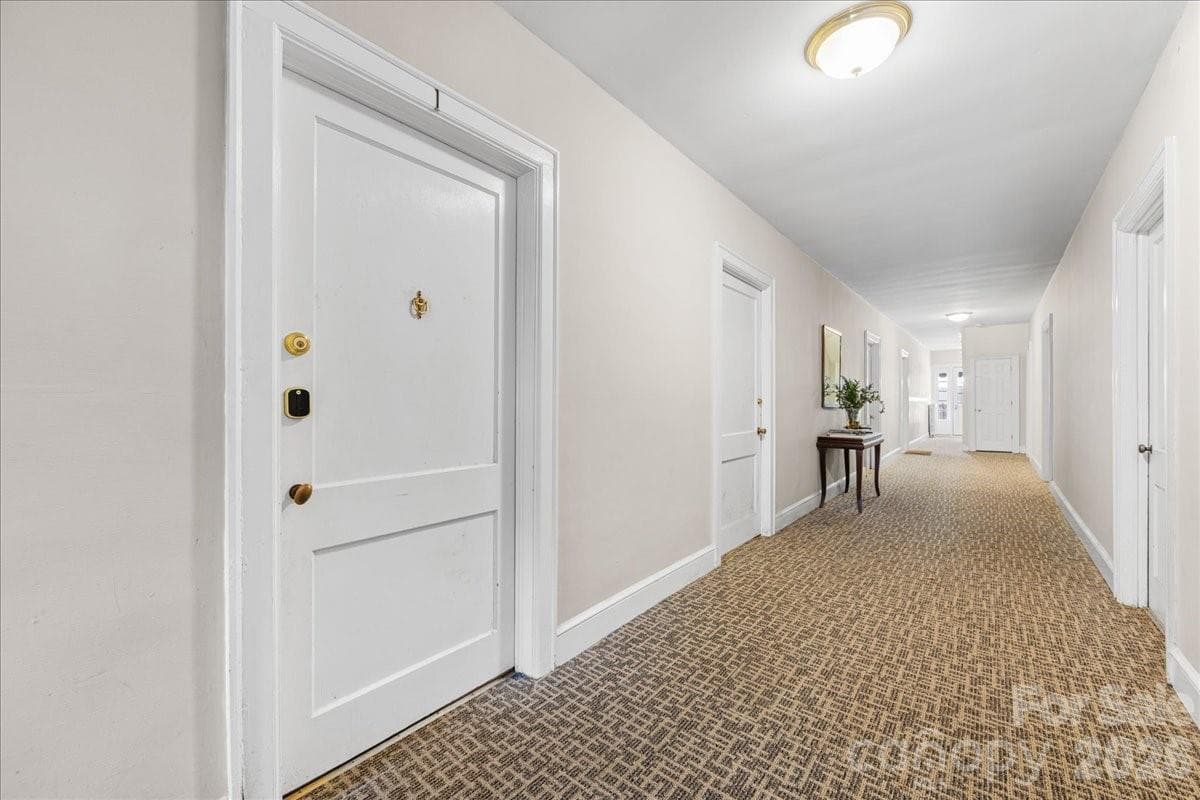 Condominium at 2300 Roswell Avenue, Charlotte, photo 5 of 34