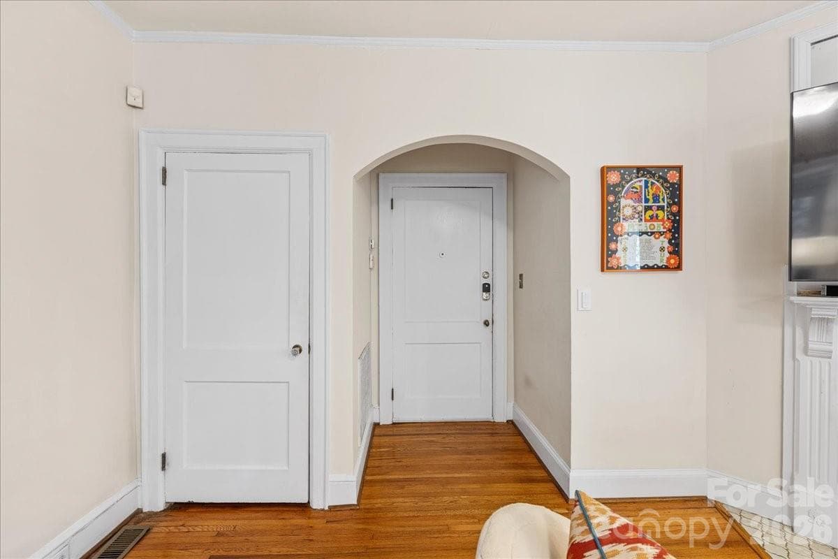 Condominium at 2300 Roswell Avenue, Charlotte, photo 6 of 34