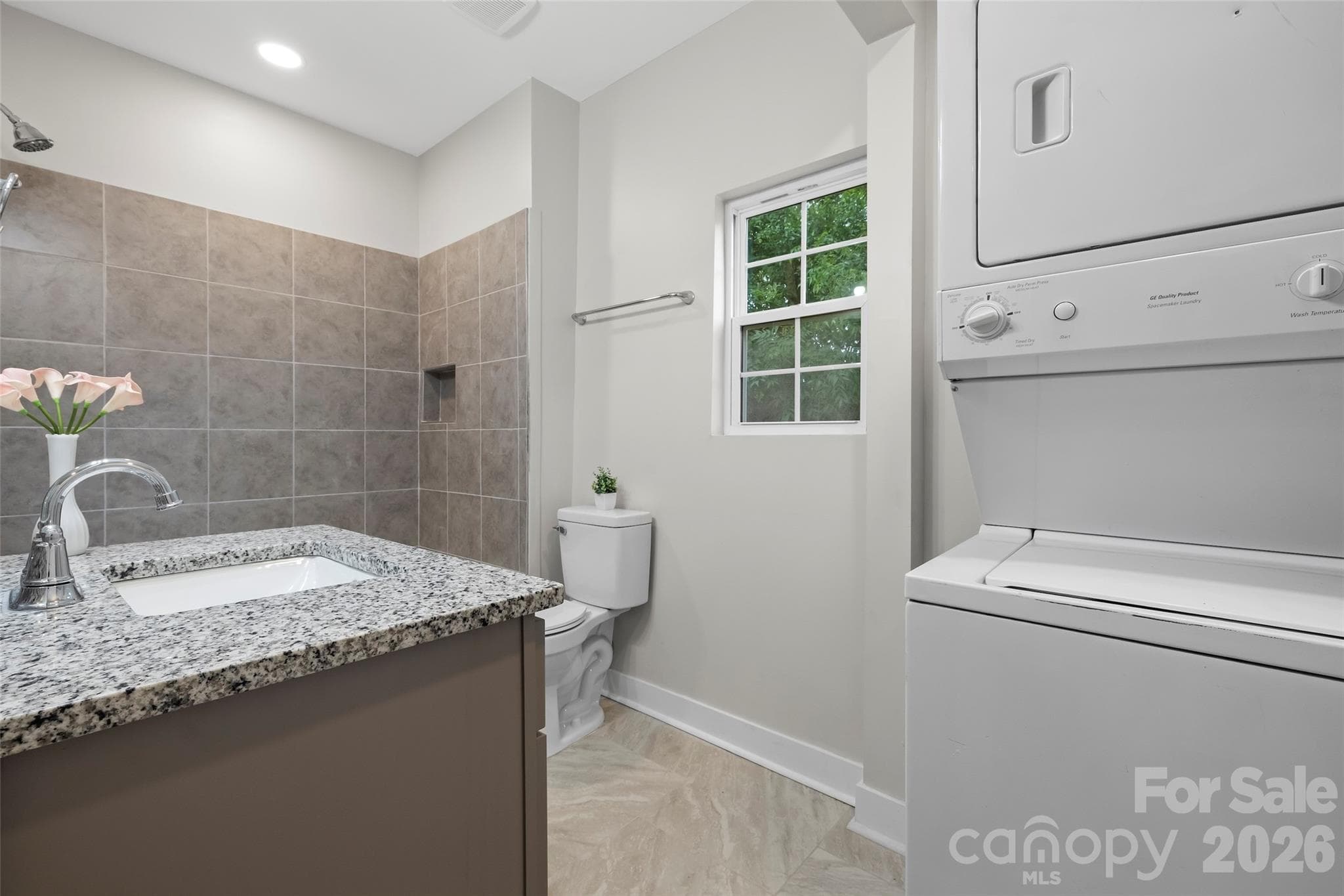 Full bathroom with washer and dryer - 605 Kings Mountain Street, Clover