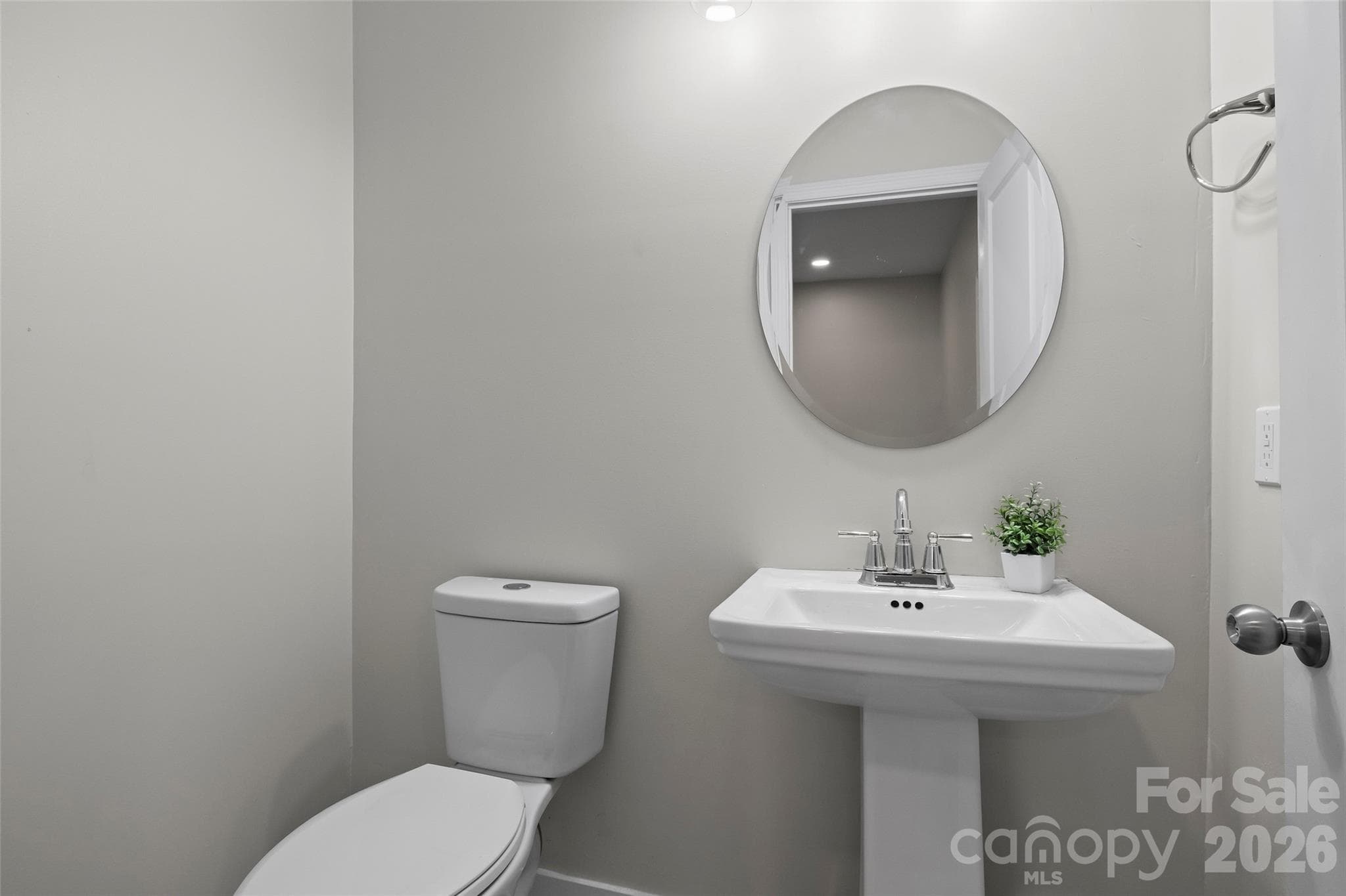 Half bathroom - 605 Kings Mountain Street, Clover