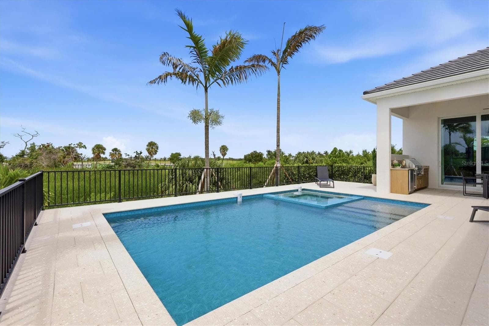 salt pool with gas heater - 6264 CHAMPIONS ROW ST, BRADENTON