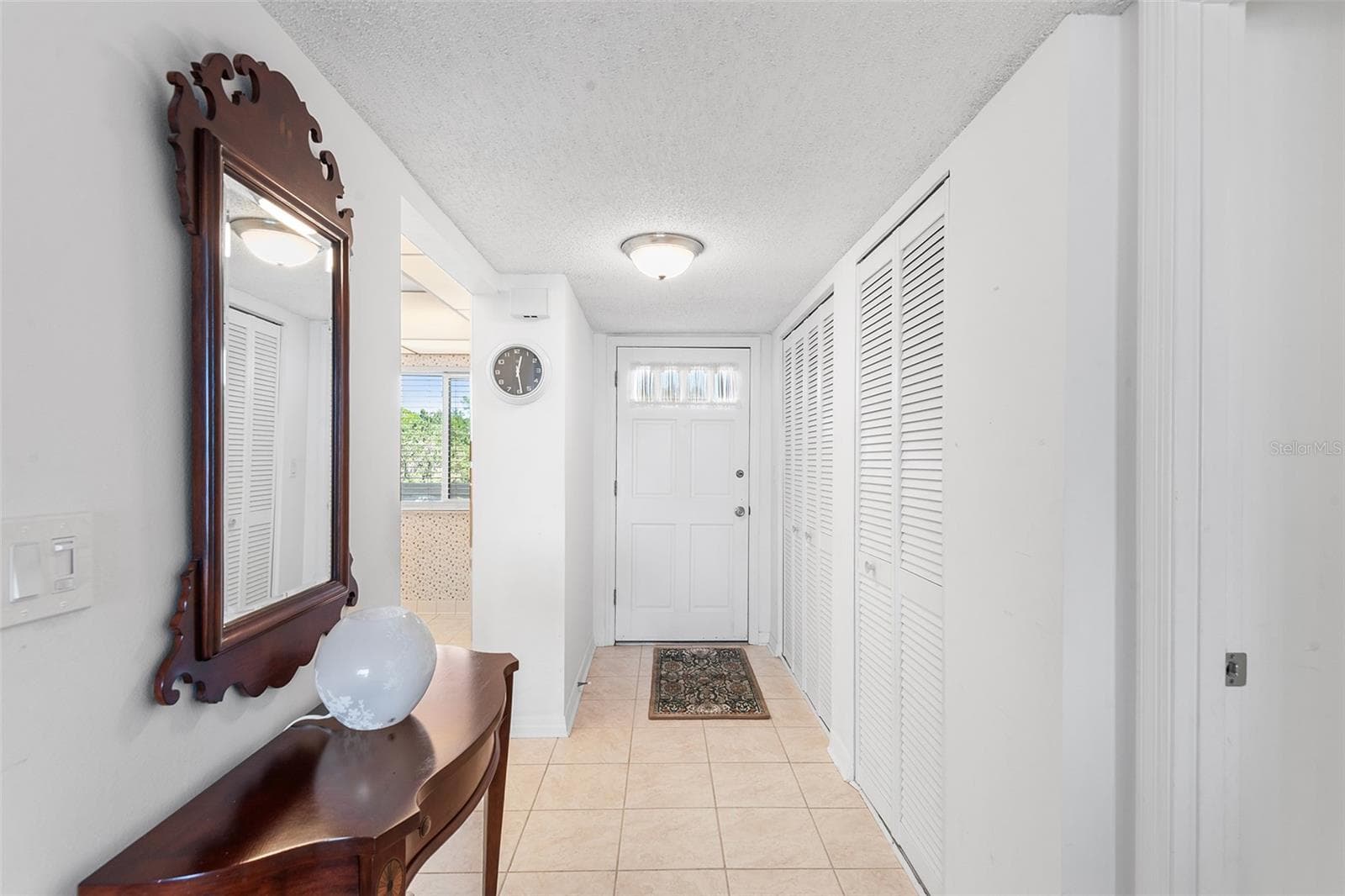 Foyer with tile floor - 1776 6TH ST NW #409, WINTER HAVEN