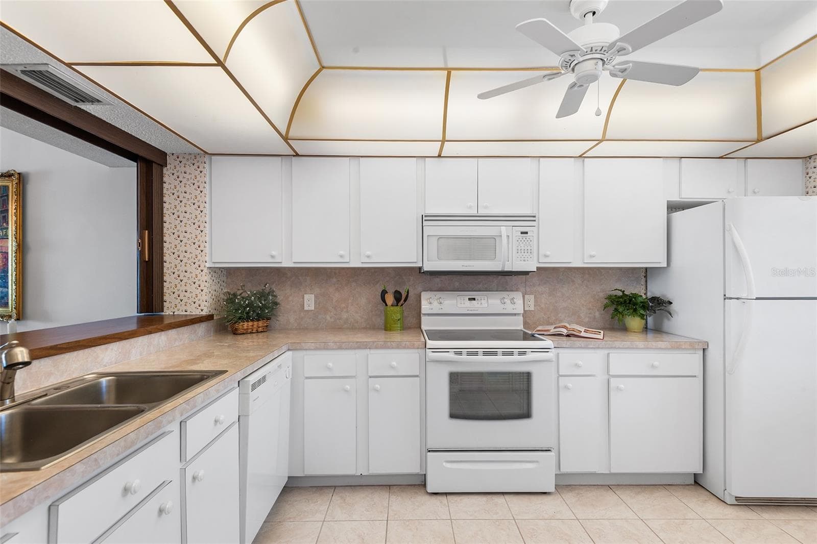 Large well lit kitchen - 1776 6TH ST NW #409, WINTER HAVEN