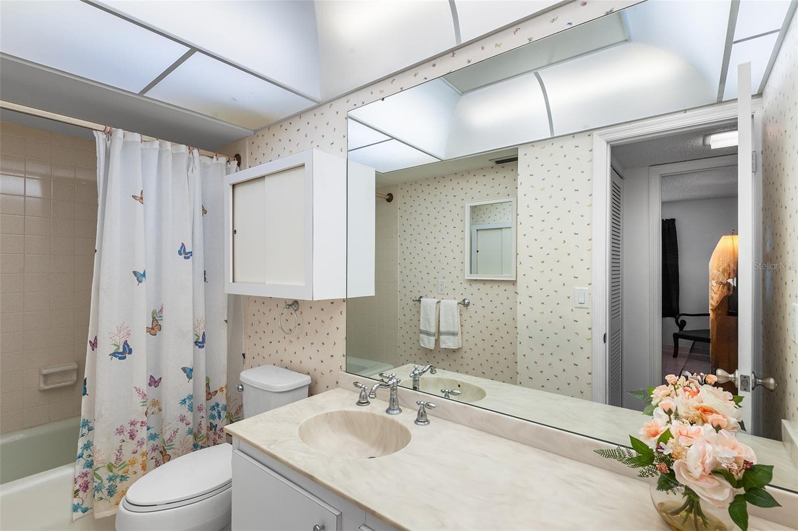 2nd - Hall bathroom with tub/shower combo - 1776 6TH ST NW #409, WINTER HAVEN