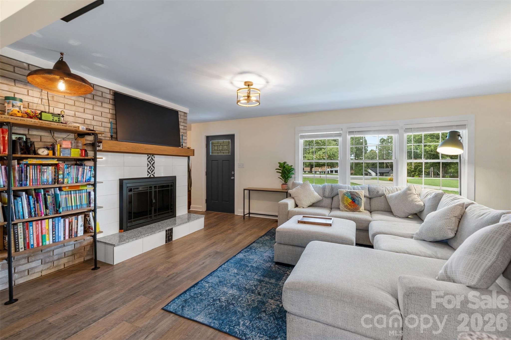 Single Family Residence at 821 Normandy View Street, Gastonia, photo 6 of 37