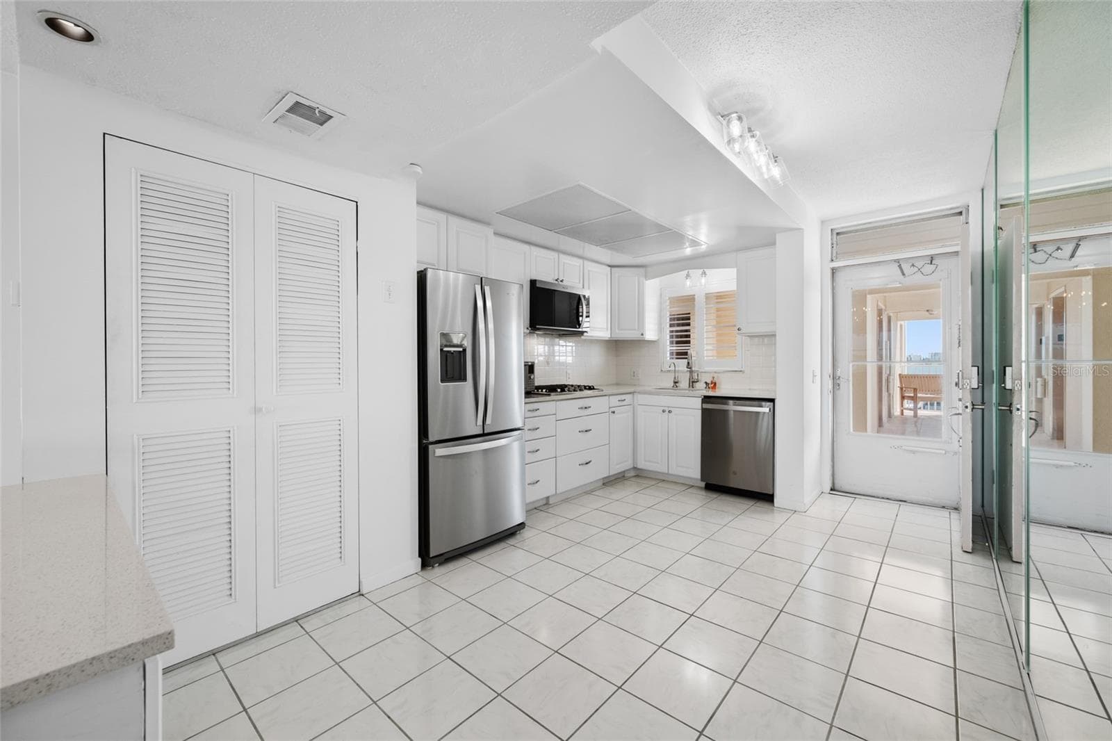 Condominium at 1847 SHORE DR S #509, SOUTH PASADENA, photo 6 of 28
