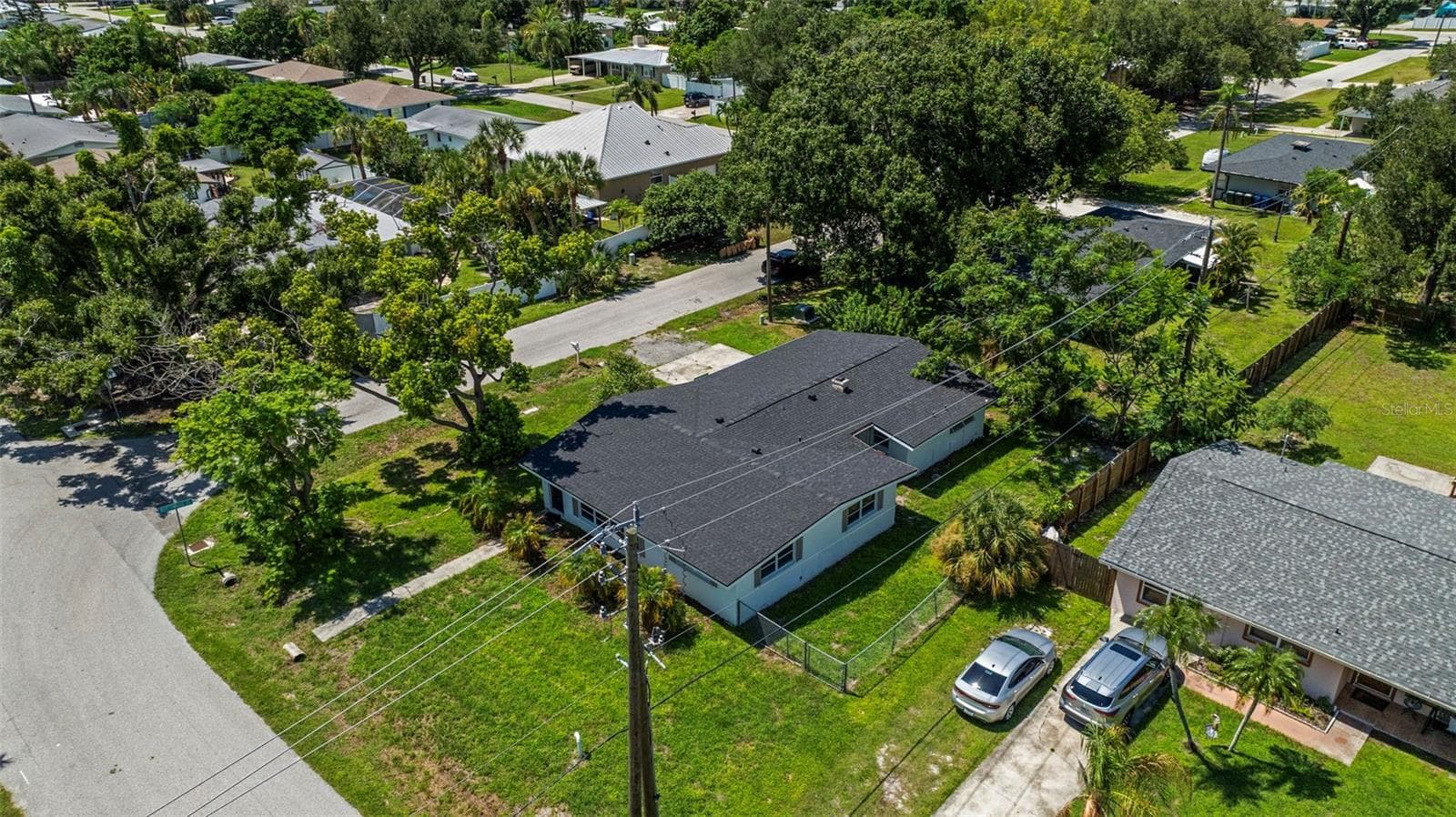 Single Family Residence at 4875 NORTHWOOD AVE, SARASOTA, photo 3 of 47