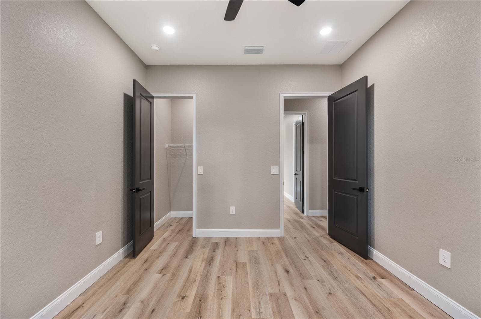Single Family Residence at 2411 OLD MEDULLA RD, LAKELAND, photo 32 of 39