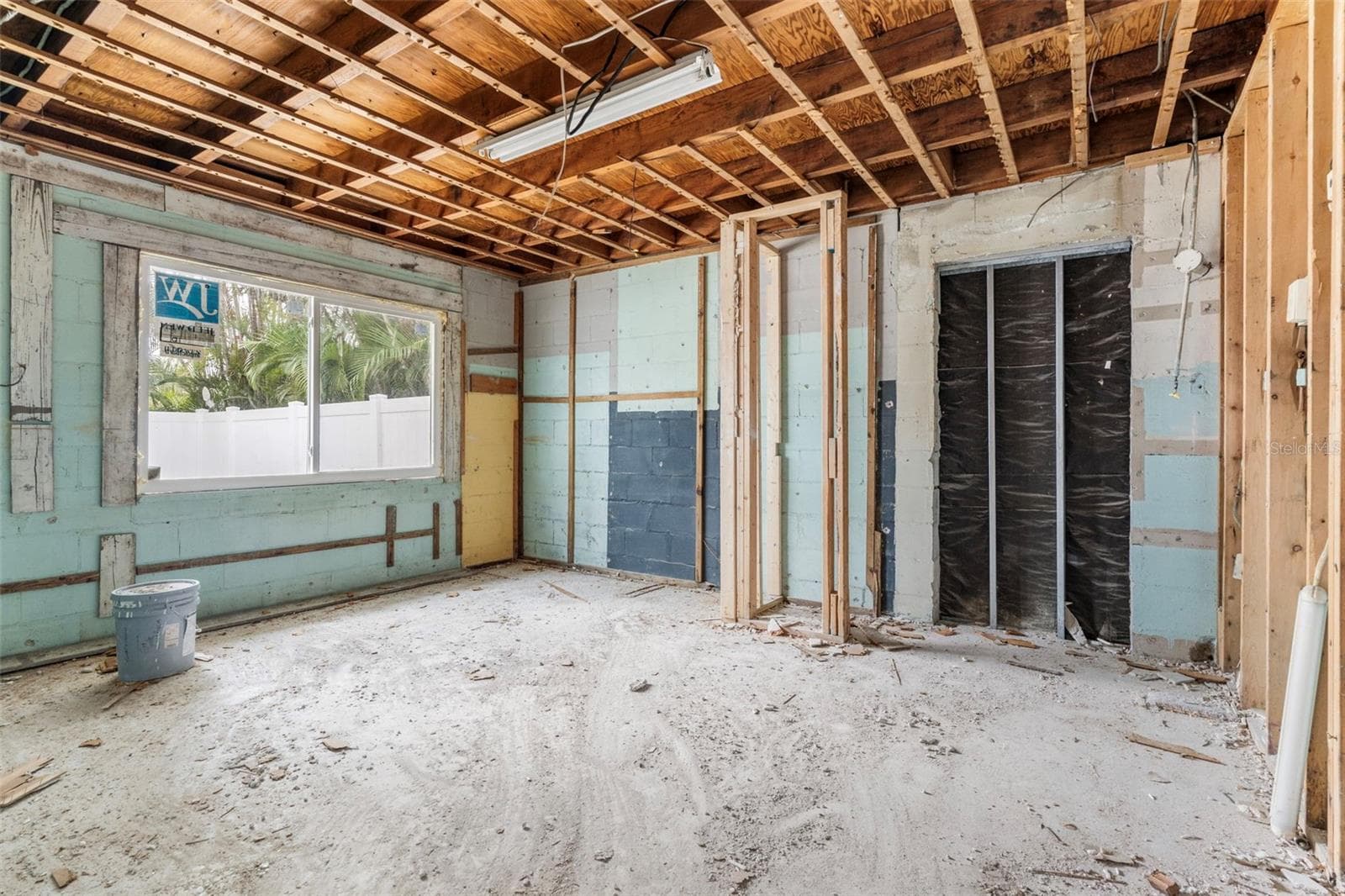 Single Family Residence at 9570 SUN ISLE DR NE, ST PETERSBURG, photo 14 of 35