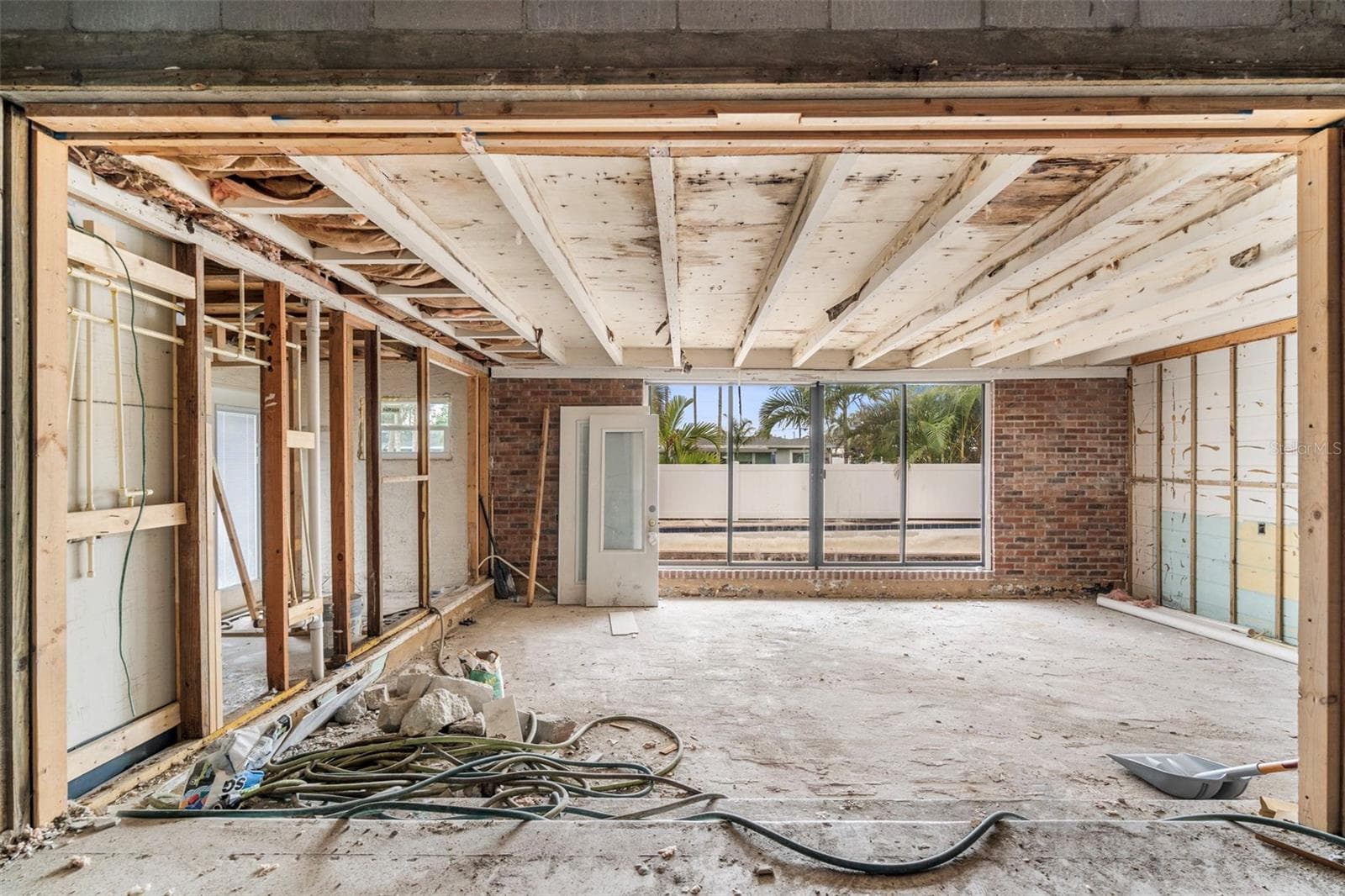 Single Family Residence at 9570 SUN ISLE DR NE, ST PETERSBURG, photo 17 of 35