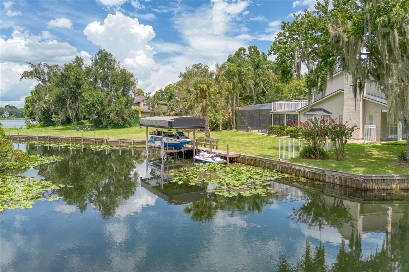 Boat dock protected in the canal - 2260 W CLASSIC COURT, LONGWOOD