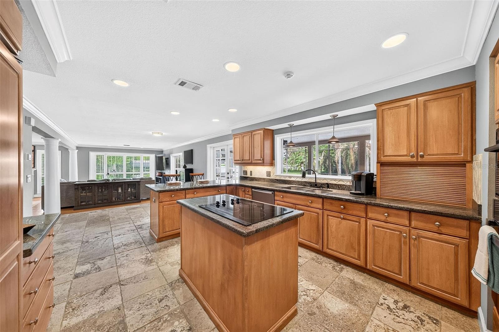 Kitchen with cooking Island - 2260 W CLASSIC COURT, LONGWOOD