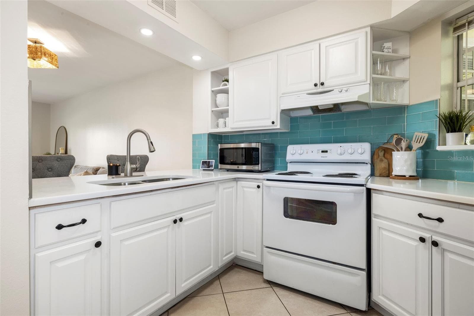 Condominium at 6915 STONES THROW CIR N #3104, ST PETERSBURG, photo 8 of 41