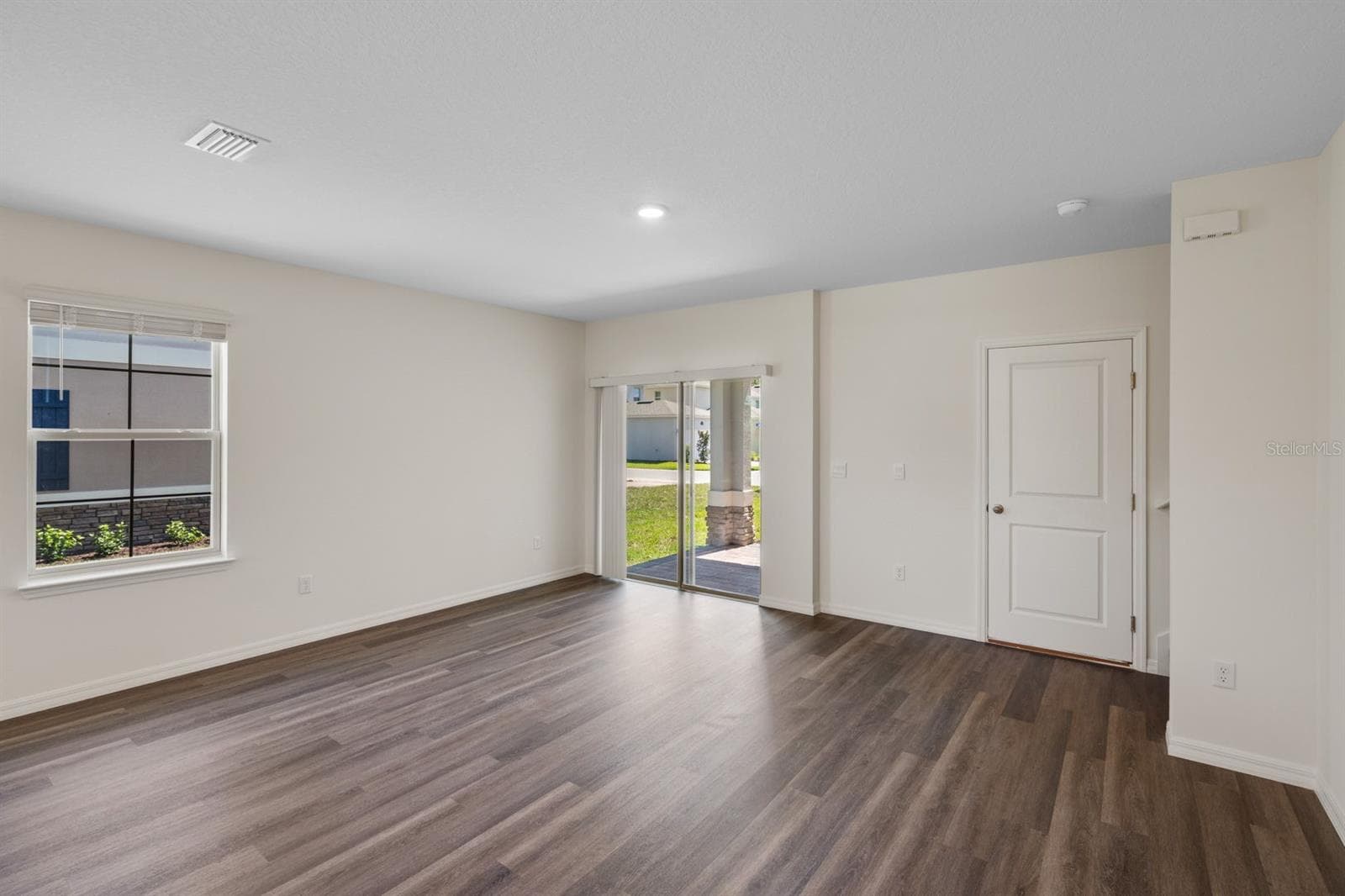 Townhouse at 12086 SHINE VIEW LN, WINTER GARDEN, photo 9 of 31