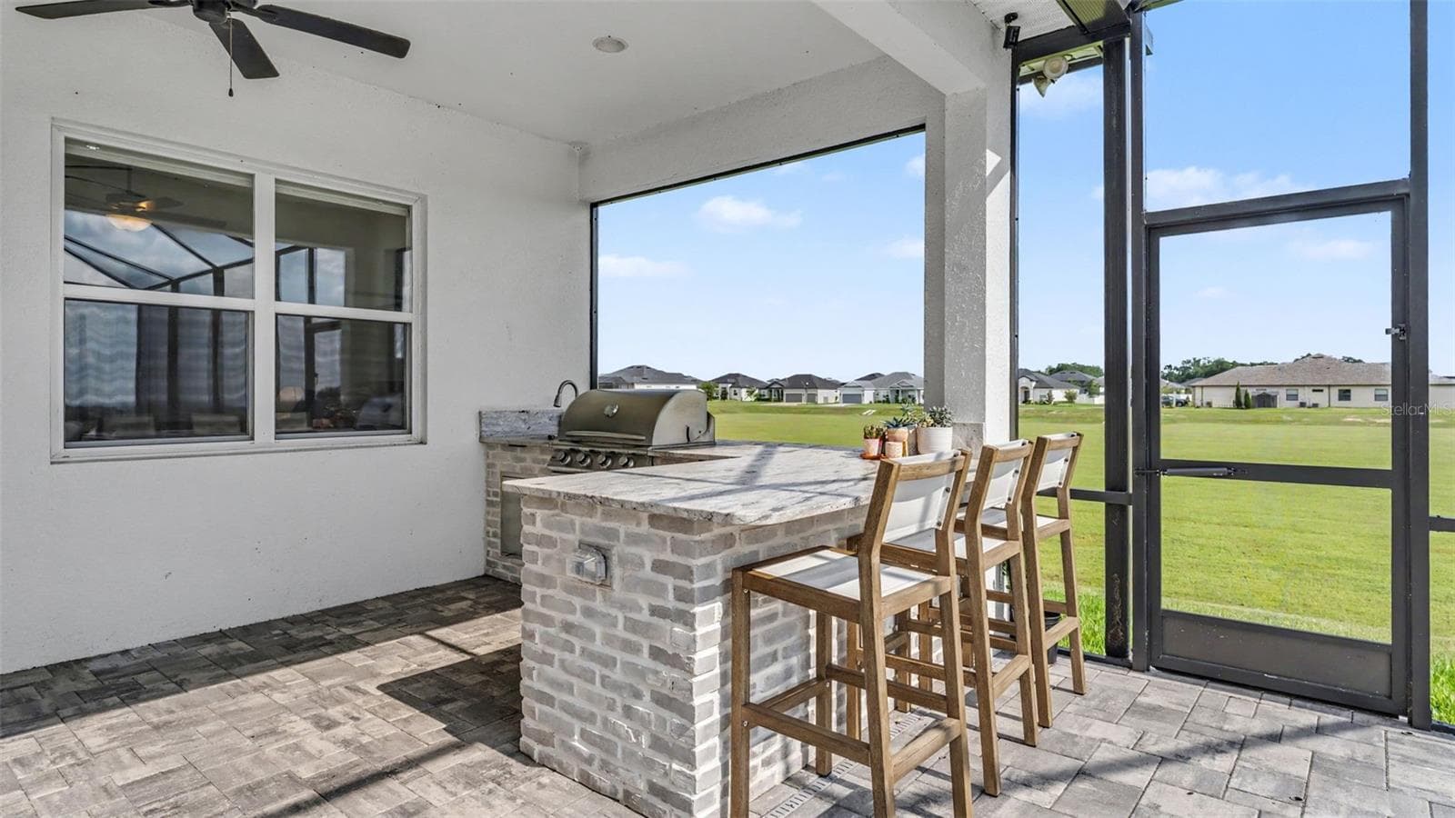 Outdoor Kitchen with Grill - 7034 BENTRIDGE DR, LAKELAND