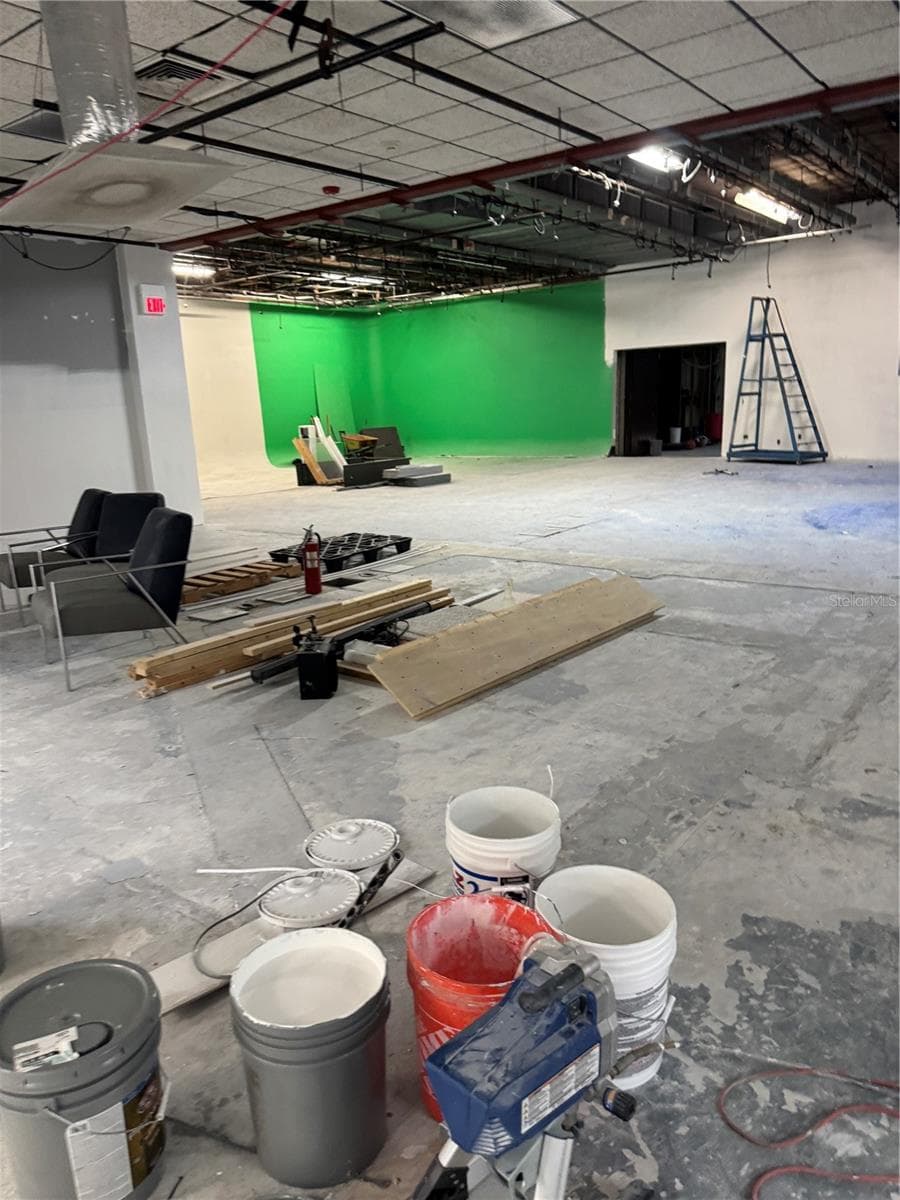 Green Screen - 365 105TH TER NE, ST PETERSBURG