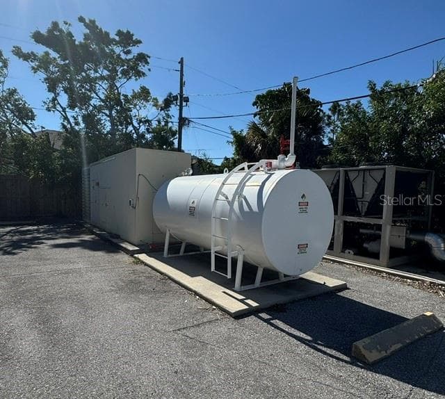 Cat Generator and Fuel Tank - 365 105TH TER NE, ST PETERSBURG