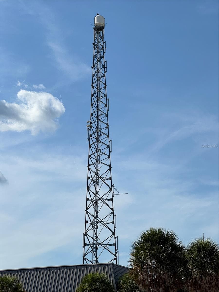 Tower / Antenna - 365 105TH TER NE, ST PETERSBURG