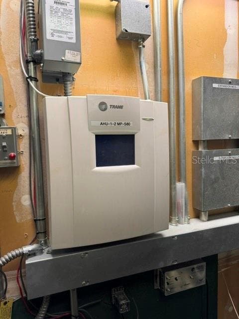 Trane HVAC control - 365 105TH TER NE, ST PETERSBURG