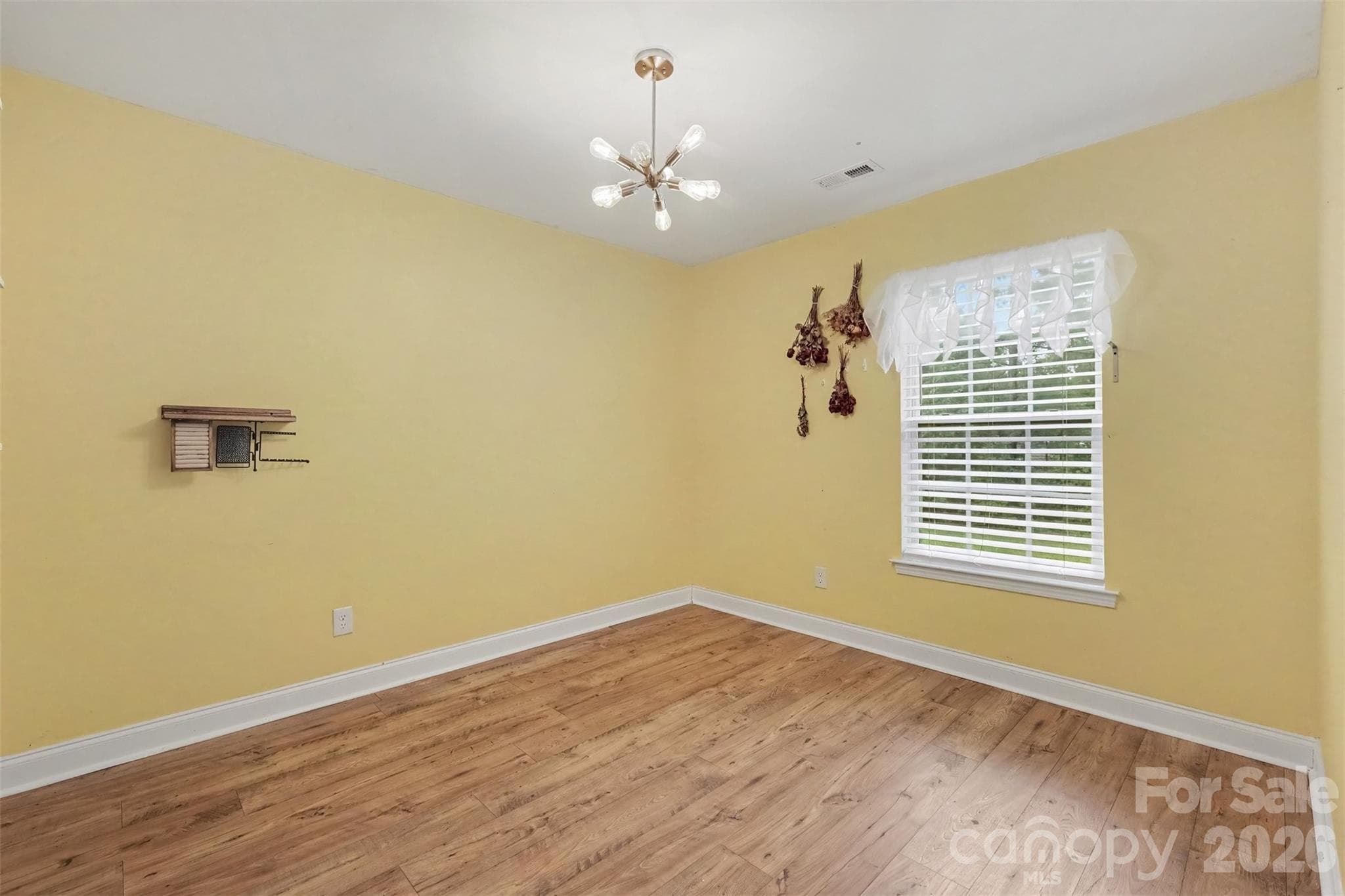 Single Family Residence at 1505 Foxbrook Circle, Lancaster, photo 15 of 25