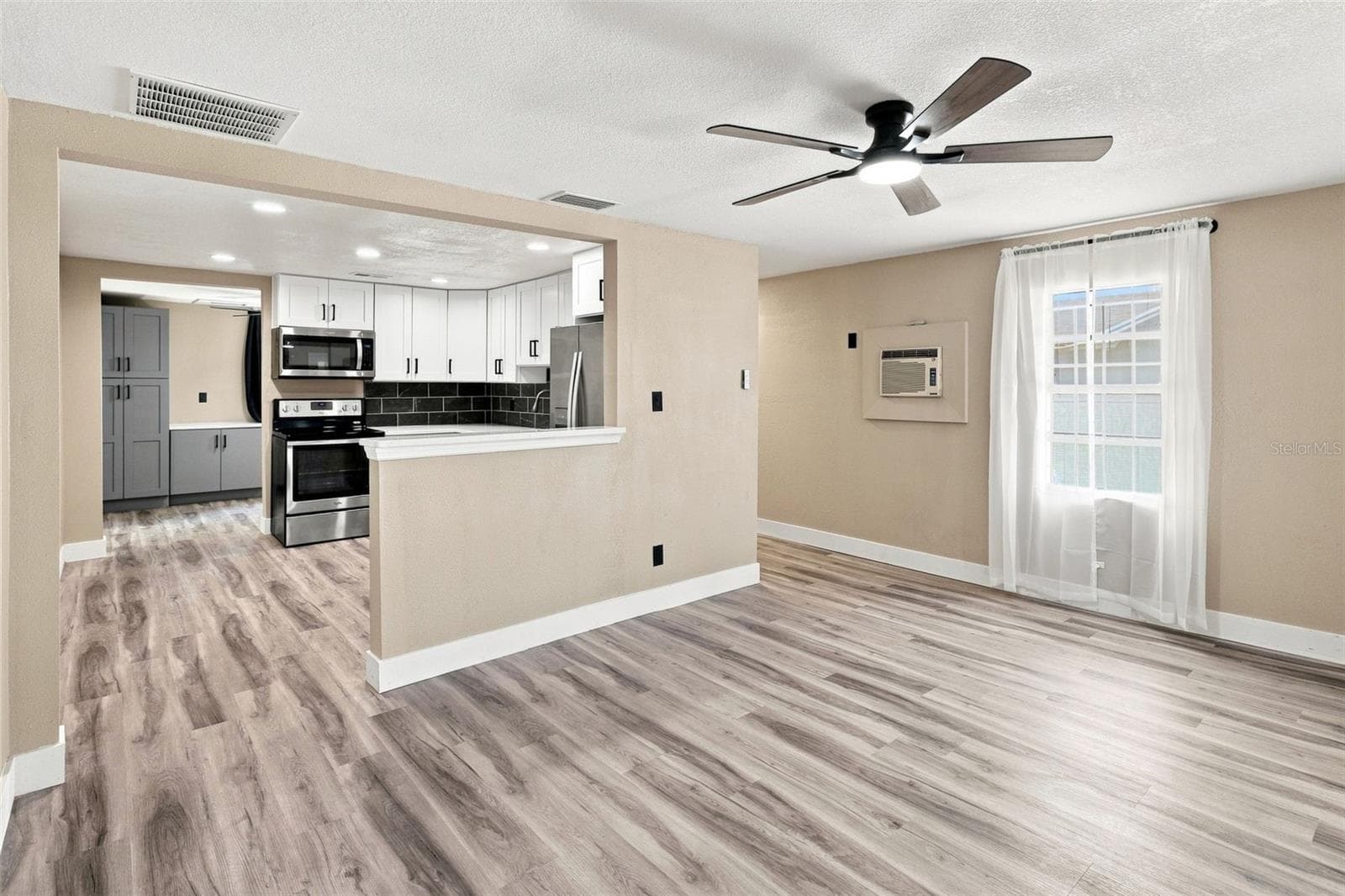 Single Family Residence at 1416 SOUTHWEST RD, SANFORD, photo 14 of 44