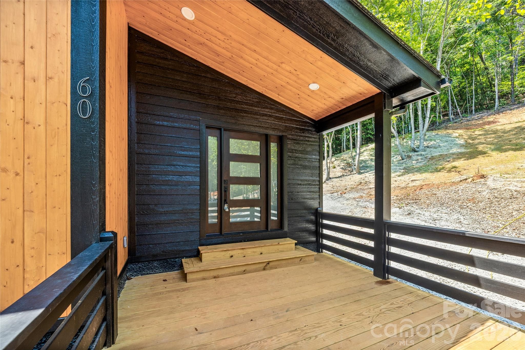Covered front porch - 60 Catatoga Trail, Marion