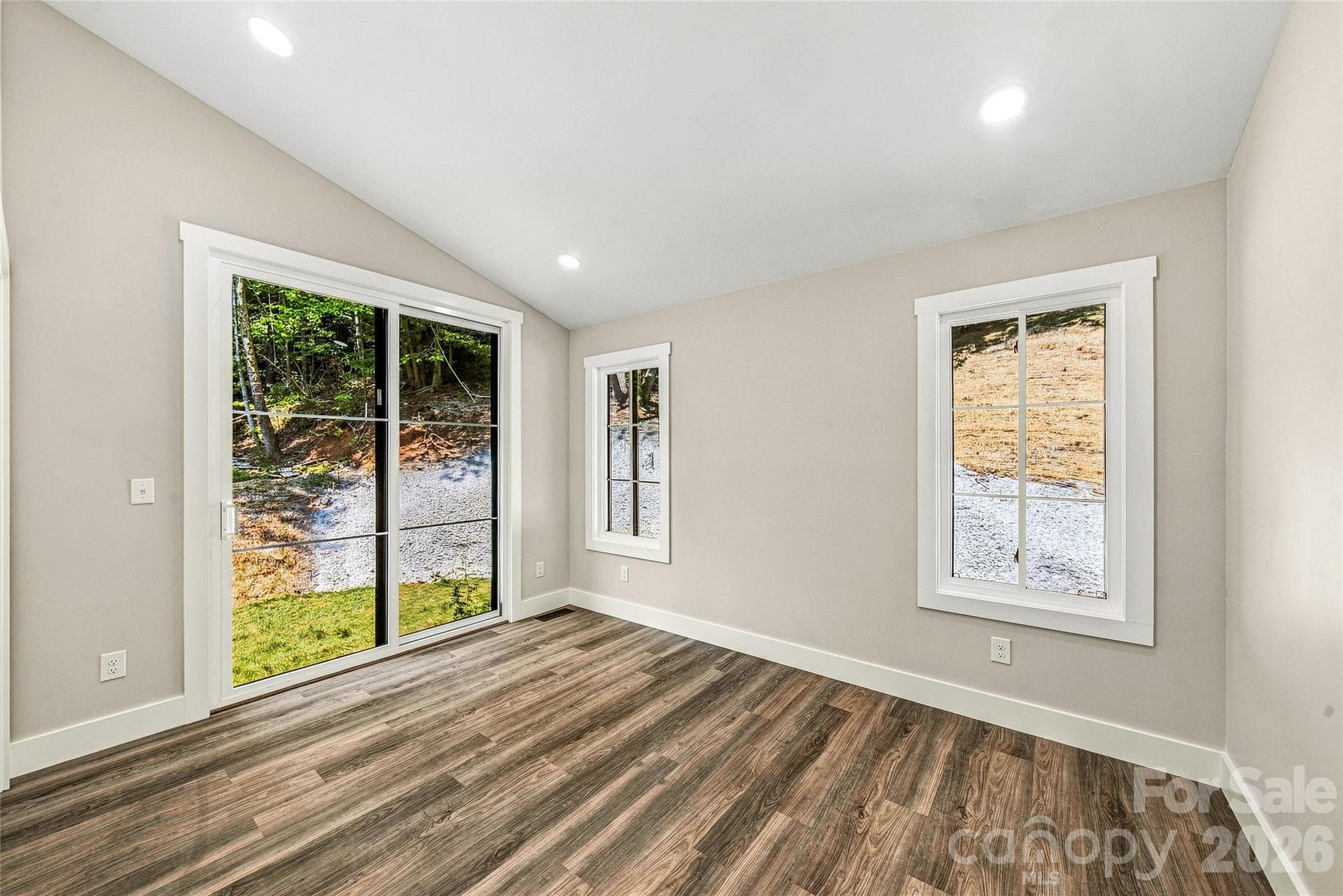 Light-filled bedroom - 60 Catatoga Trail, Marion