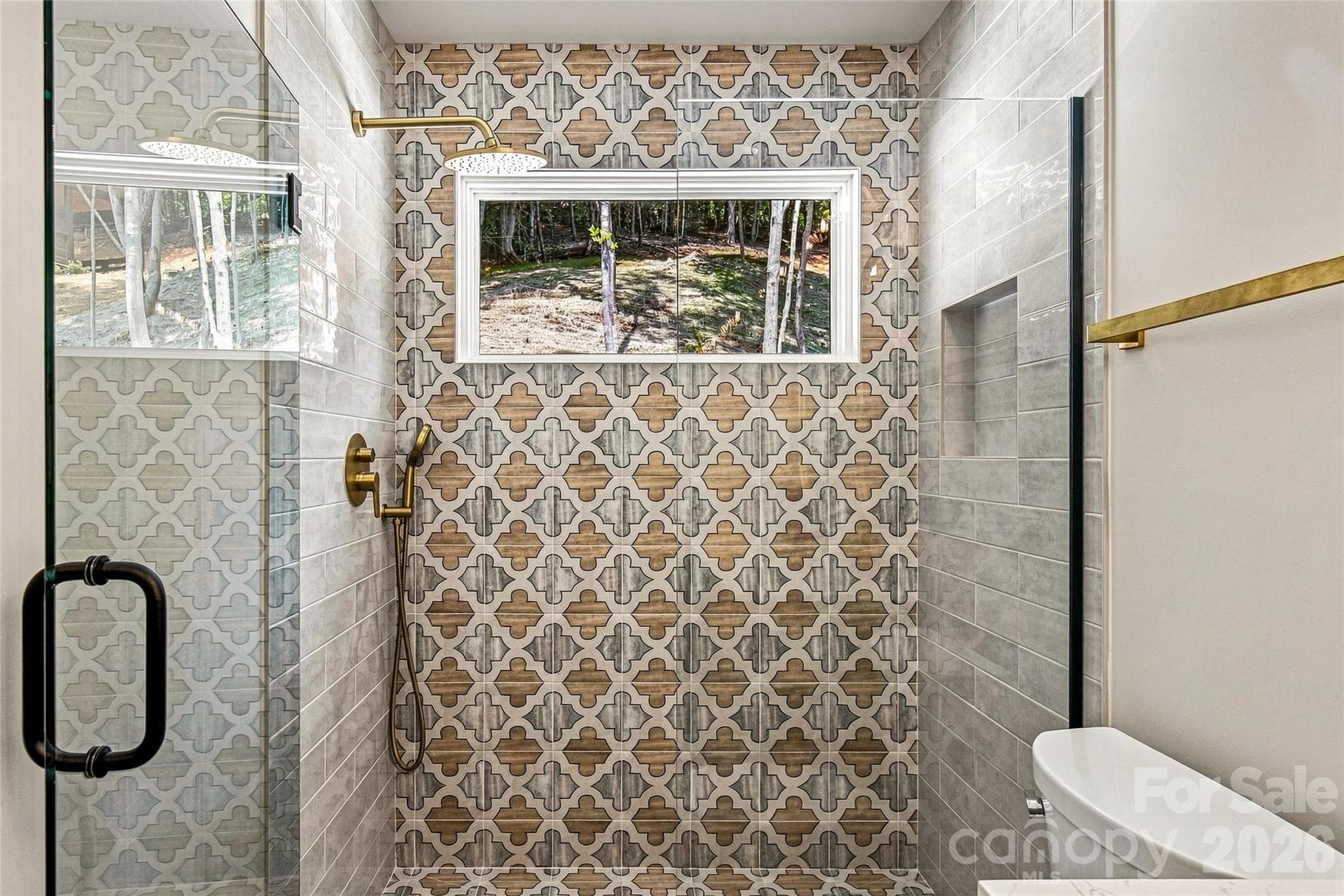 Tiled walk-in shower - 60 Catatoga Trail, Marion
