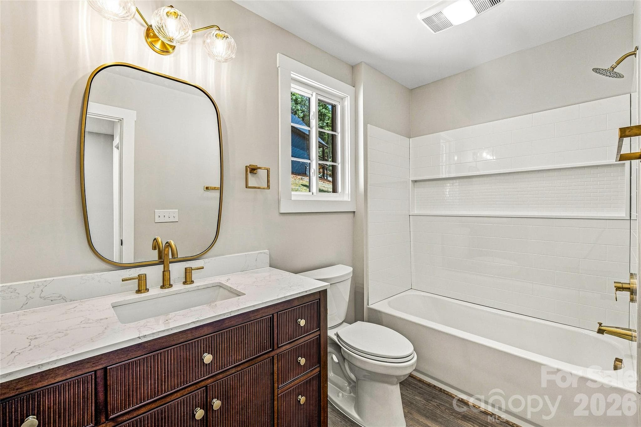 Full bath with modern finishes - 60 Catatoga Trail, Marion