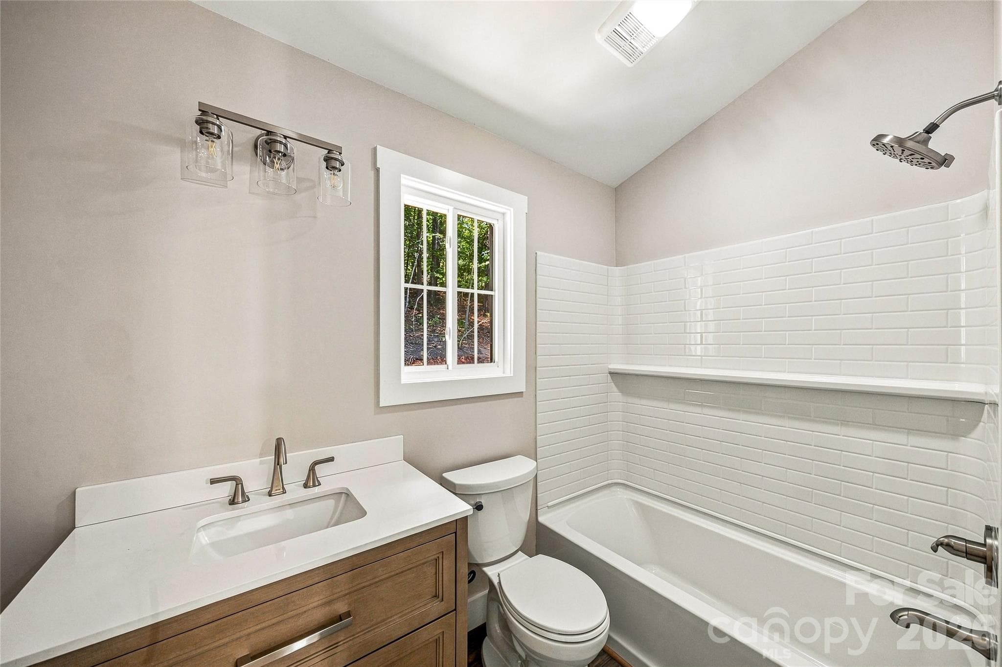 Mirror coming soon-Full bath with tub/shower! - 87 Catatoga Trail, Marion